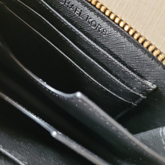 Micheal Kors Wallet - Picture 3 of 8